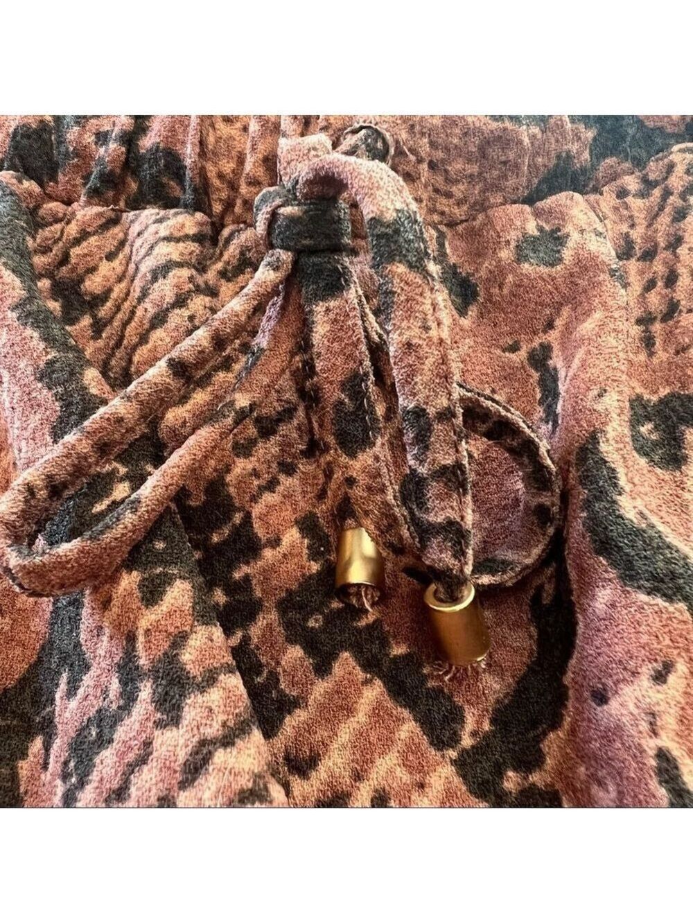 Olivaceous Pink Snake Skin Patterned Off shoulder shorts Romper size small - Picture 8 of 10